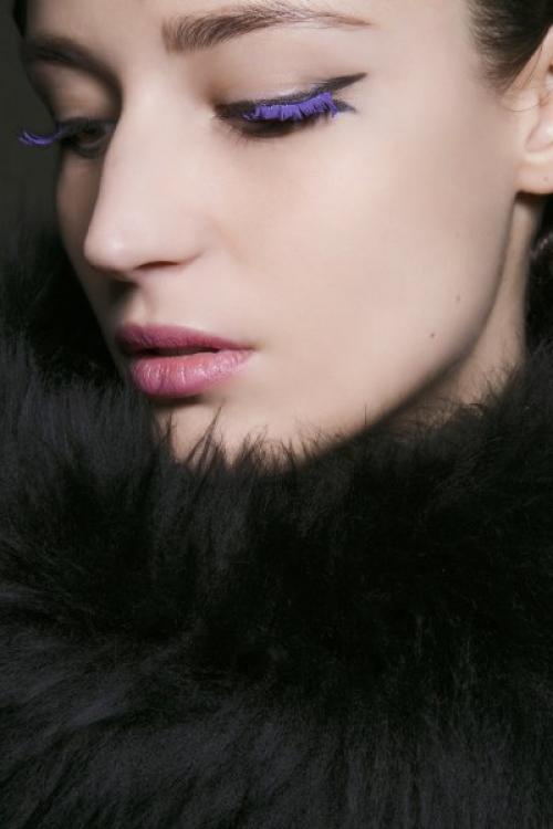 Кому подходит фиолетовая тушь. Яркий взгляд: фиолетовая тушь для ресниц