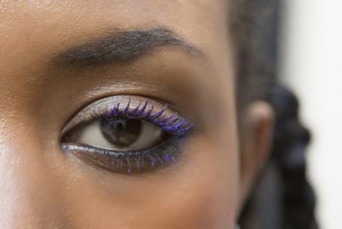 Кому подходит фиолетовая тушь. Яркий взгляд: фиолетовая тушь для ресниц