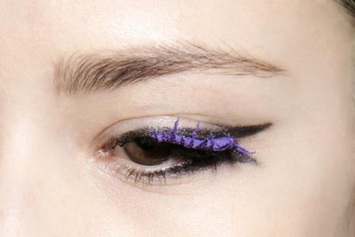 Кому подходит фиолетовая тушь. Яркий взгляд: фиолетовая тушь для ресниц