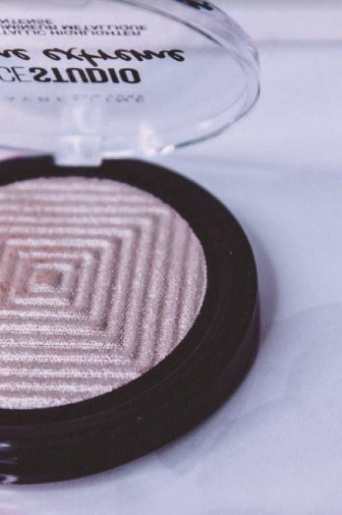 Топ-10 хайлайтеров для лица. Как выбрать лучший хайлайтер для лица?