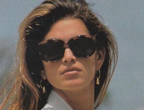 Как сделать слипшиеся ресницы. Трендовый эффект «паучьих лапок» на ресницах: как его достичь 07