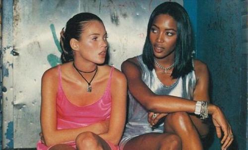 Как сделать слипшиеся ресницы. Трендовый эффект «паучьих лапок» на ресницах: как его достичь 15