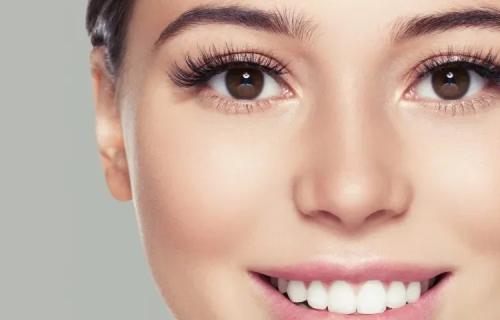 Как сделать слипшиеся ресницы. Трендовый эффект «паучьих лапок» на ресницах: как его достичь 18