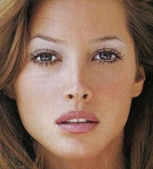 Как сделать слипшиеся ресницы. Трендовый эффект «паучьих лапок» на ресницах: как его достичь 10