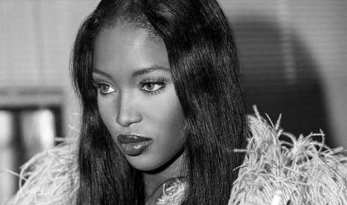 Как сделать слипшиеся ресницы. Трендовый эффект «паучьих лапок» на ресницах: как его достичь 11