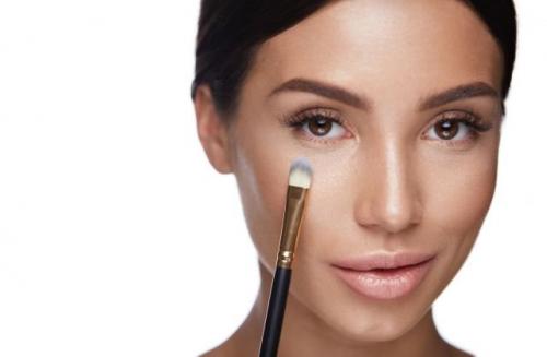 Как осветлить пудру для лица. Пудра для кожи вокруг глаз: всё о средстве