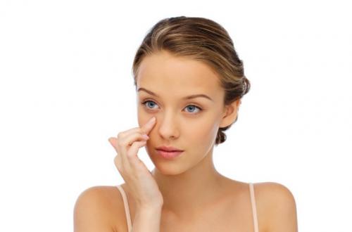 Как осветлить пудру для лица. Пудра для кожи вокруг глаз: всё о средстве