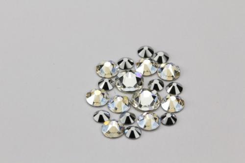 Секреты наращивания страз на ресницы: от экспертов 01