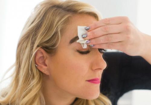 Сколько держится краска на коже бровей. Сколько времени нужно держать вещество при окрашивании бровей