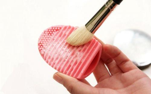 Как чистить и ухаживать за кистями для губ. Как правильно мыть и чистить кисти для макияжа – основы ухода за кистями