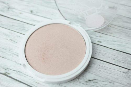 Самые красивые бюджетные хайлайтеры. Бюджетные хайлайтеры, которым найдется место в вашей косметичке