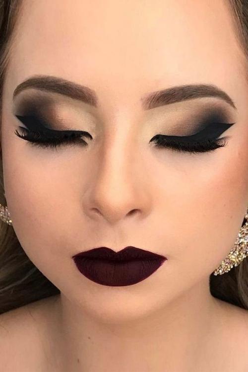 Розово-серый макияж Смоки айс шаг за шагом. Макияж Смоки Айс: подробное описание техники нанесения и видео мастер-класс создания эффекта дымки от профессионалов