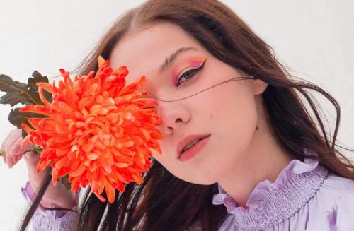 Варианты макияжа для карих глаз. Техника макияжа для карих глаз с подбором оттенков для разных цветотипов: мастер-класс от визажиста