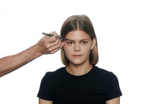 Какие базовые шаги необходимы для создания простого дневного макияжа для карих глаз. Дневной макияж для карих глаз