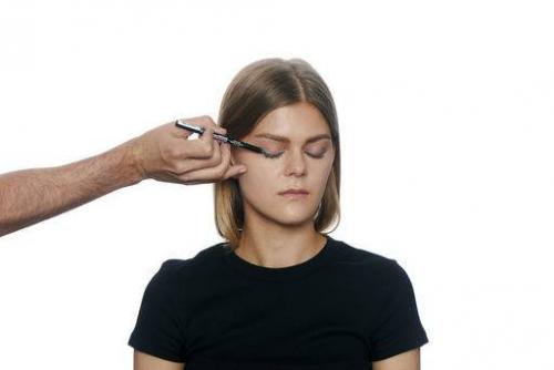 Какие базовые шаги необходимы для создания простого дневного макияжа для карих глаз. Дневной макияж для карих глаз