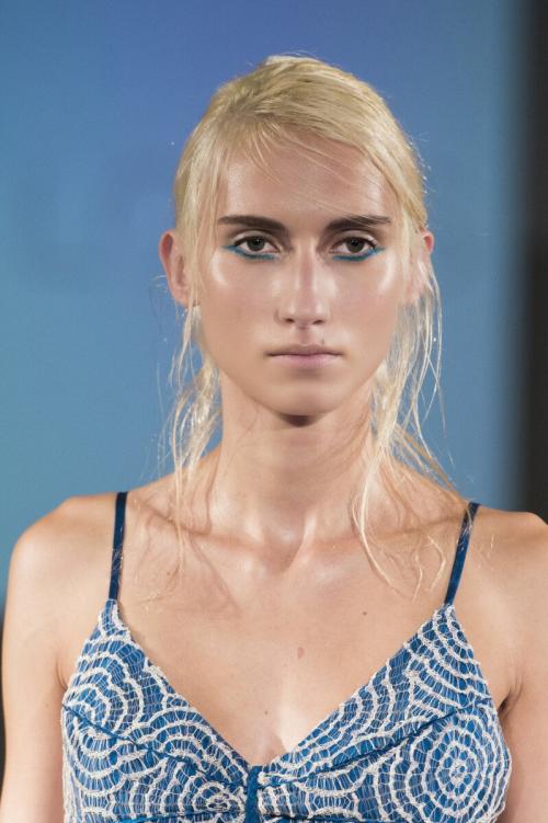 Какой цвет помады лучше всего сочетается с карими глазами. Как подобрать цвет помады для блондинок с карими глазами?