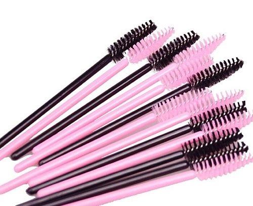 Как расчесать нарощенные ресницы без щеточки. Инструкция, как правильно расчесывать нарощенные ресницы