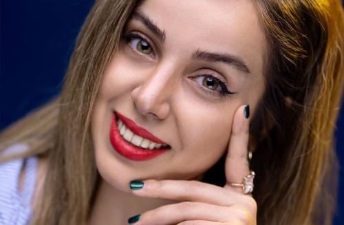 Как дополнить холодный макияж ресницами и бровями. Визажист назвала главные ошибки в макияже для зелёных глаз и рассказала, как нужно краситься блондинкам, брюнеткам и рыжим