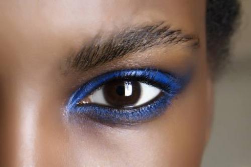 Как с помощью макияжа сделать карие глаза больше. Правила и идеи: макияж для круглых карих глаз: