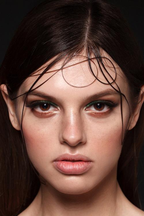 Как правильно наносить подводку для глаз, если глаза карие. Как выбрать цветную подводку для карих глаз? Советы и средства