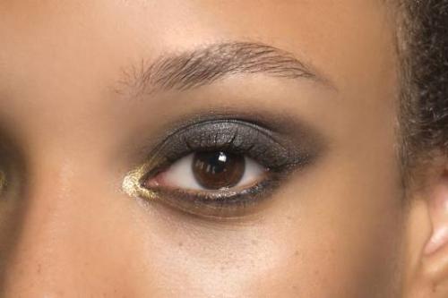 Как с помощью макияжа сделать карие глаза больше. Правила и идеи: макияж для круглых карих глаз: