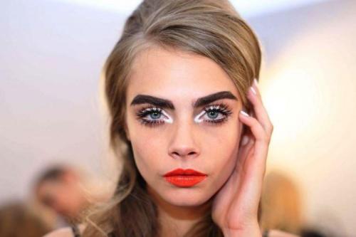 Какие материалы необходимы для классического вечернего макияжа глаз в карандашной технике. Ошибки вечернего макияжа