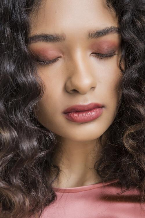 Какие цвета лучше всего подходят для холодного макияжа на карие глаза. Макияж для смуглых девушек с карими глазами