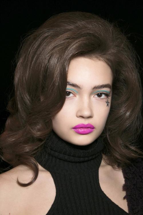 Какие оттенки помады или бальзама для губ подходят к макияжу для карих глаз. Какая помада подходит брюнеткам с карими глазами?