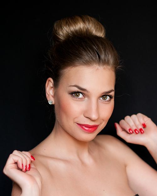 Как наносить румяна на овальное лицо. Нанесение румян в зависимости от формы лица