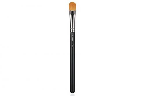 Как правильно наносить румяна и хайлайтер. Шаг .  Высветление