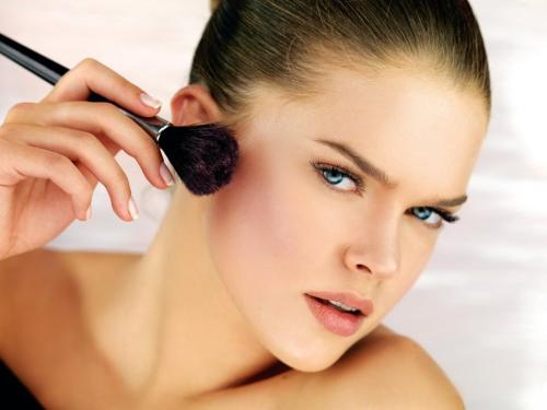 Как наносить румяна на овальное лицо. Нанесение румян в зависимости от формы лица