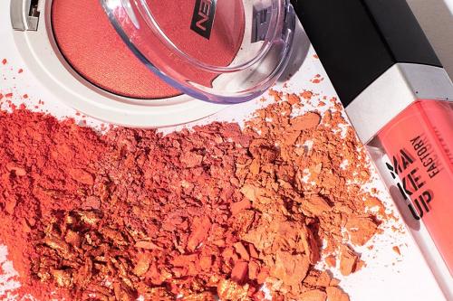 Коралловый цвет румян. 6 лучших коралловых помад, румян и теней по приятной цене