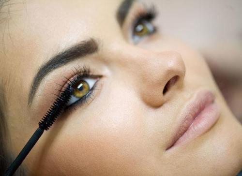 Как расчесывать нарощенные ресницы после душа. Как правильно расчесывать нарощенные ресницы?