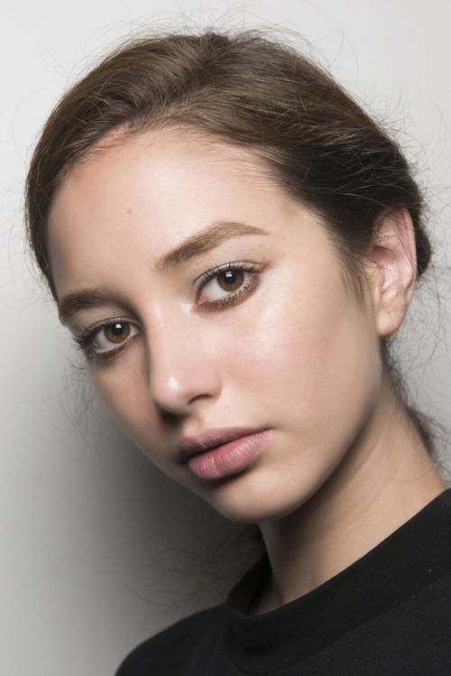 Какие техники нанесения eyeliner подходят для карих глаз. Как выбрать цветную подводку для карих глаз? Советы и средства