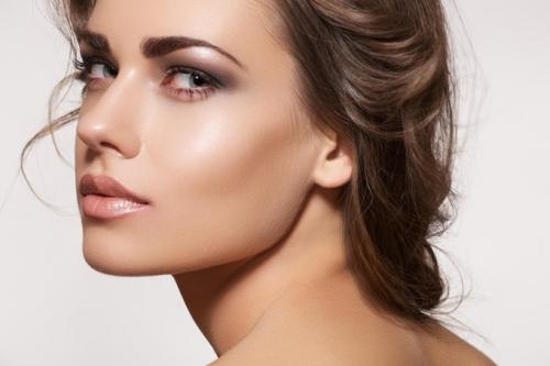 Как сделать легкий макияж для брюнетки с карими глазами: советы и рекомендации 12