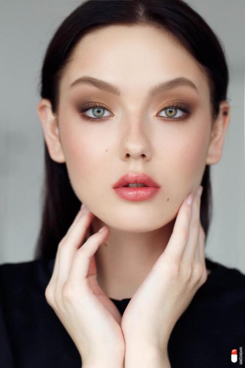 Как сделать легкий контуринг лица для брюнетки с карими глазами. Главные советы по макияжу для брюнеток