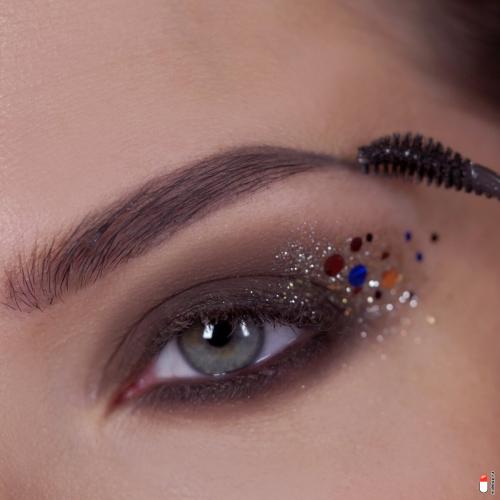 Можно ли использовать металлики и блестки для карих глаз, и как это сделать. Как сделать макияж с блестками: пошаговая фотоинструкция