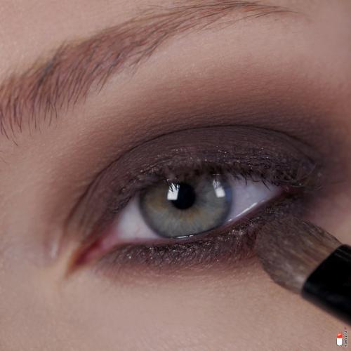 Можно ли использовать металлики и блестки для карих глаз, и как это сделать. Как сделать макияж с блестками: пошаговая фотоинструкция