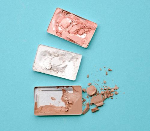 Какие дополнительные средства для макияжа можно использовать с тенями для усиления эффекта. 5 средств, которые заменят базу под тени