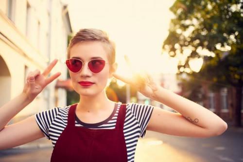 Влияет ли косметика на прыщи. Как применять косметику для борьбы с акне?