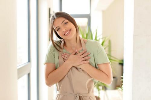 Влияет ли косметика на прыщи. Как применять косметику для борьбы с акне?