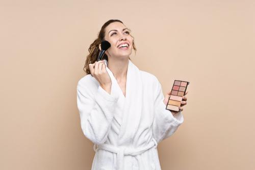 Макияж при акне: можно ли сделать угревую сыпь менее заметной?