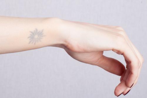 Макияж для пигментированной кожи. Как скрыть пигментацию и выровнять тон лица с помощью цветных корректоров?