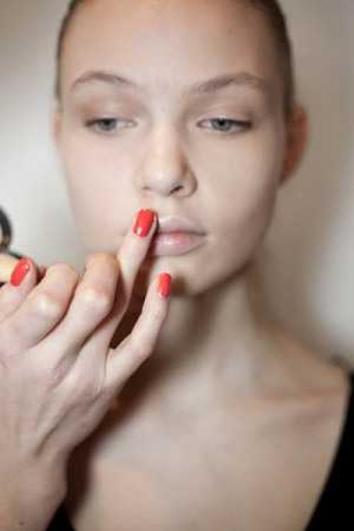 Как красить увеличенные губы. Как визуально увеличить губы