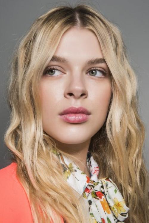 Как визуально увеличить губы без макияжа. Как увеличить губы с помощью макияжа?