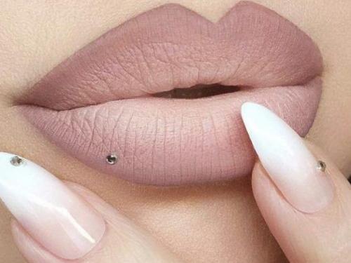 Как красить увеличенные губы. Как визуально увеличить губы