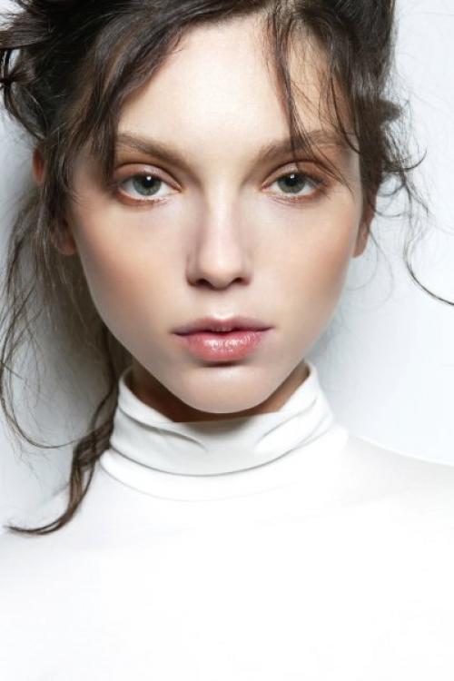 Как визуально увеличить губы без макияжа. Как увеличить губы с помощью макияжа?