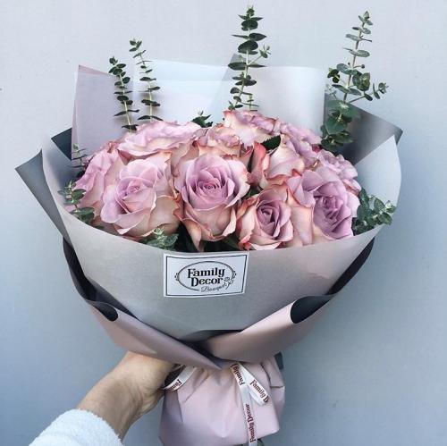 Какие цветы дарят на свадьбу молодожёнам? Какие цветы дарят на свадьбу гости фото красивейших нежнейших букетов