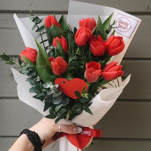 Какие цветы дарят на свадьбу молодожёнам? Какие цветы дарят на свадьбу гости фото красивейших нежнейших букетов