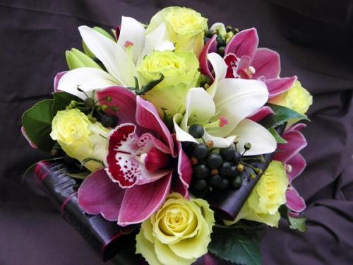 Цветы на свадьбу. Какой принято вручать от гостей